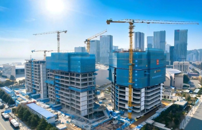 Празнувайте грандиозно успешното надграждане на основната структура на Qingdao Fortune Finance Innovation Center